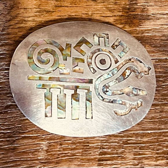 VINTAGE  925 S SILVER SUBSTANTIAL SWSTRN AZTEC BROACH MOTHER OF PEARL  DETAIL - Picture 2 of 3